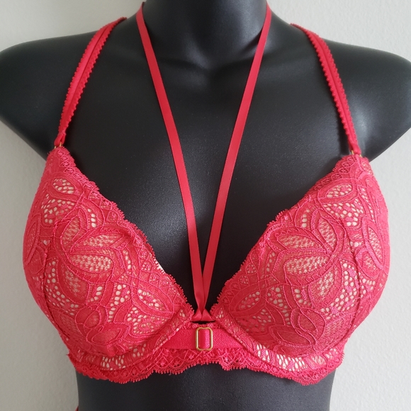 Victoria's Secret red bra set for Valentine's day - Picture 2 of 9